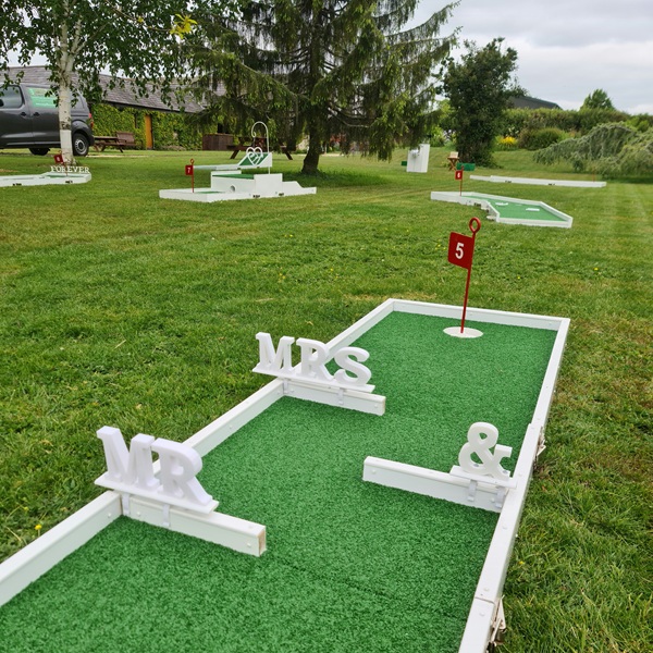 Huntsmill farm with Mini Golf Hire Buckinghamshire.